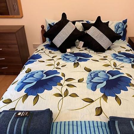 004- Brand New 1 Bedroom Apartment F1 イーリング エクステリア 写真